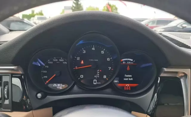 PORSCHE Macan 