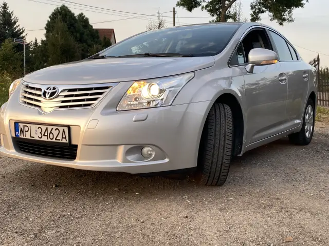 TOYOTA Avensis Luna