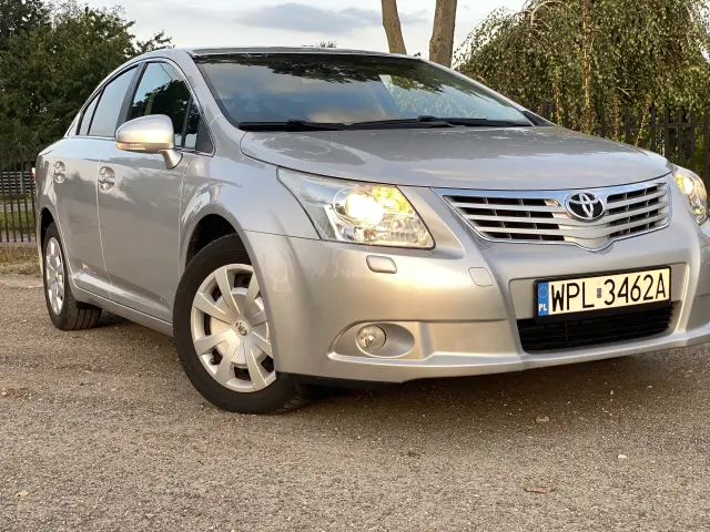 TOYOTA Avensis Luna