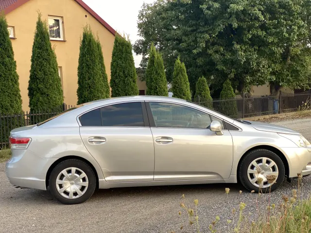 TOYOTA Avensis Luna