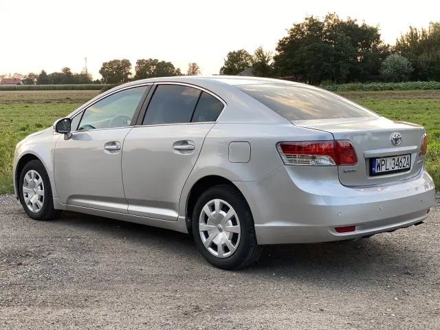 TOYOTA Avensis Luna