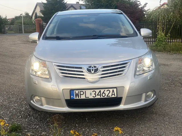TOYOTA Avensis Luna