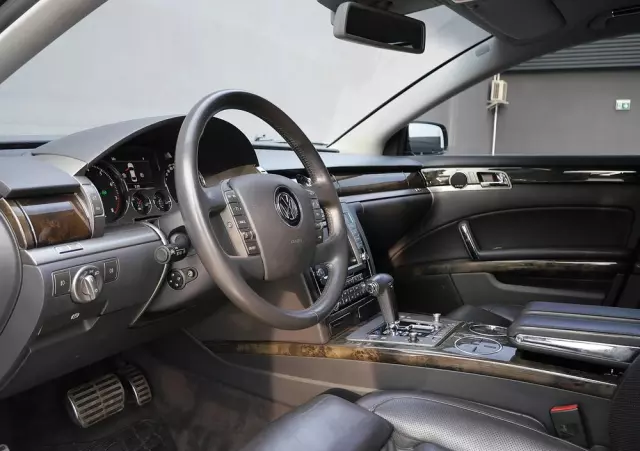 VOLKSWAGEN Phaeton 4.2 V8 4 Mot L (4os)