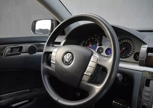 VOLKSWAGEN Phaeton 4.2 V8 4 Mot L (4os)