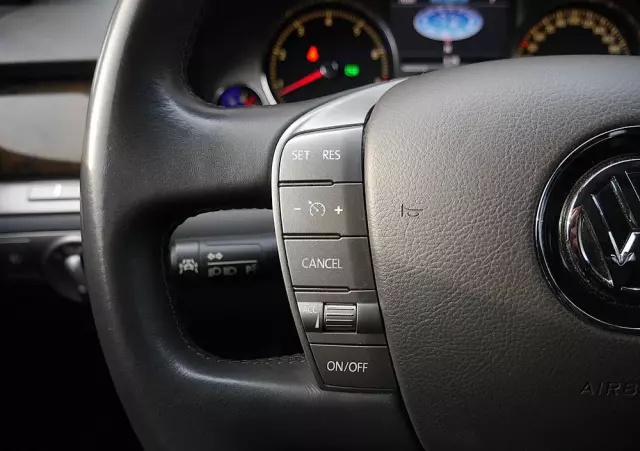 VOLKSWAGEN Phaeton 4.2 V8 4 Mot L (4os)