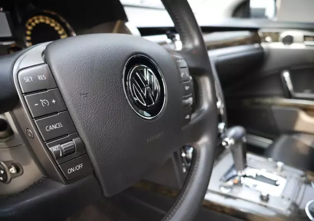 VOLKSWAGEN Phaeton 4.2 V8 4 Mot L (4os)