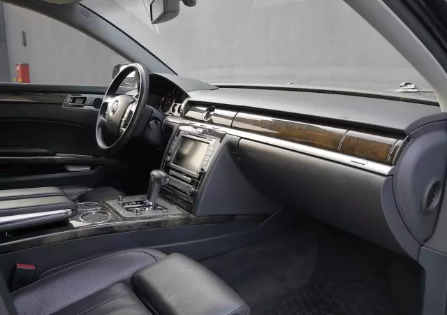 VOLKSWAGEN Phaeton 4.2 V8 4 Mot L (4os)