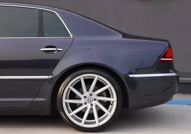 VOLKSWAGEN Phaeton 4.2 V8 4 Mot L (4os)