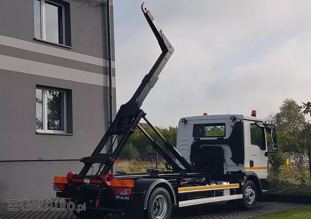 MAN TGL 12.220 HAKOWIEC 4x2 KLIMA 