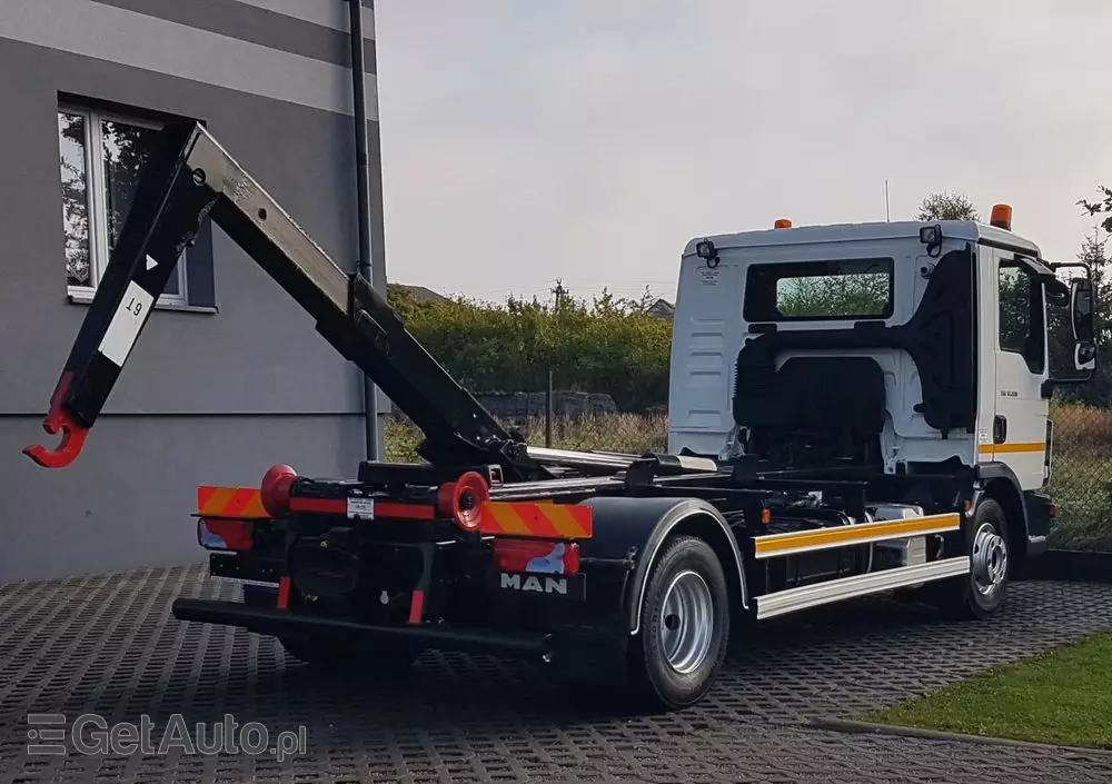 MAN TGL 12.220 HAKOWIEC 4x2 KLIMA 