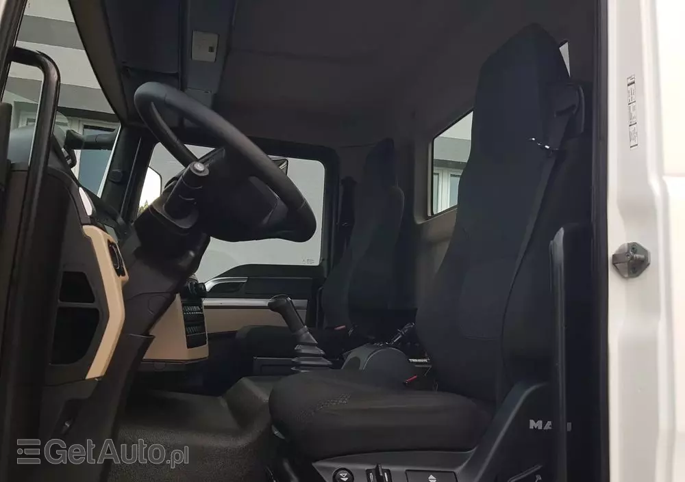 MAN TGL 12.220 HAKOWIEC 4x2 KLIMA 
