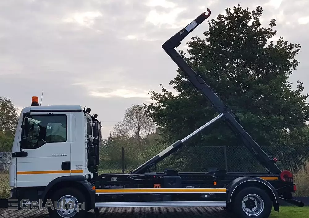 MAN TGL 12.220 HAKOWIEC 4x2 KLIMA 