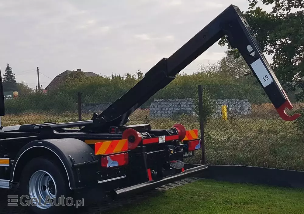 MAN TGL 12.220 HAKOWIEC 4x2 KLIMA 