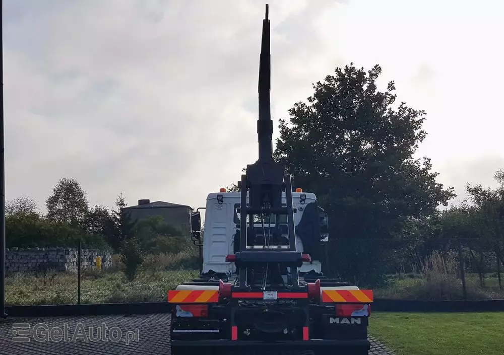 MAN TGL 12.220 HAKOWIEC 4x2 KLIMA 