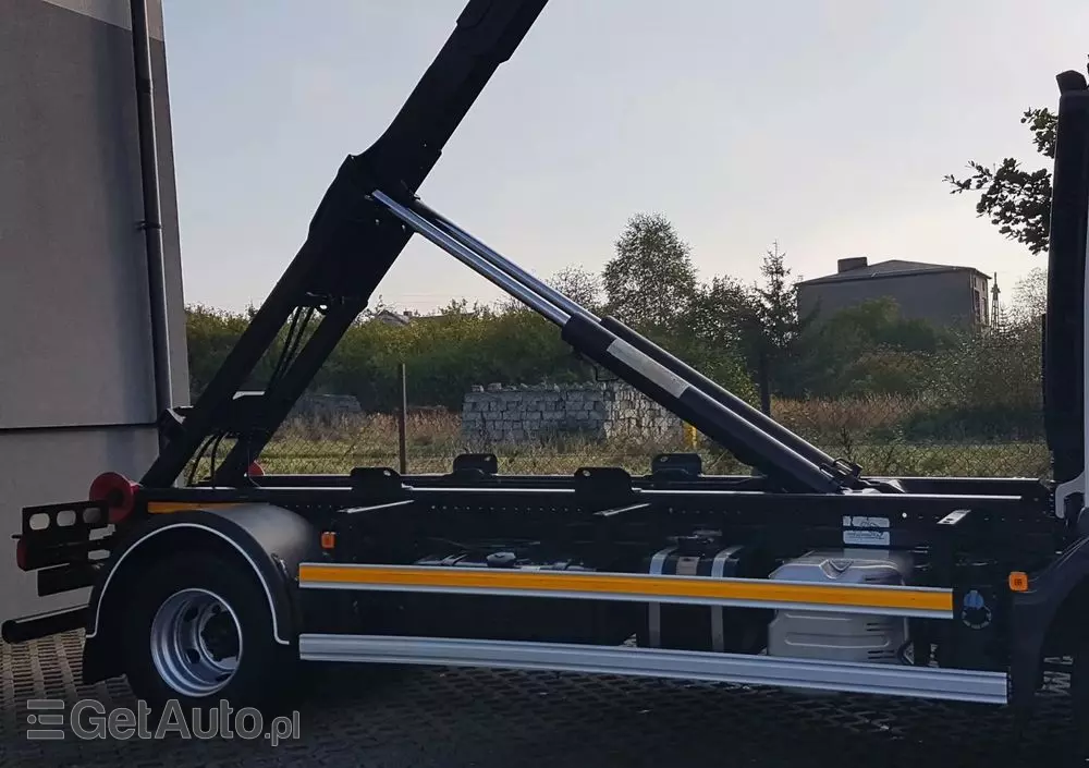 MAN TGL 12.220 HAKOWIEC 4x2 KLIMA 