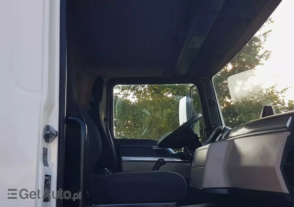 MAN TGL 12.220 HAKOWIEC 4x2 KLIMA 