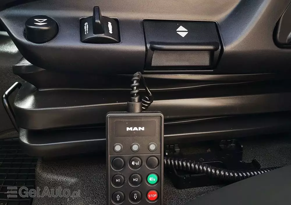 MAN TGL 12.220 HAKOWIEC 4x2 KLIMA 