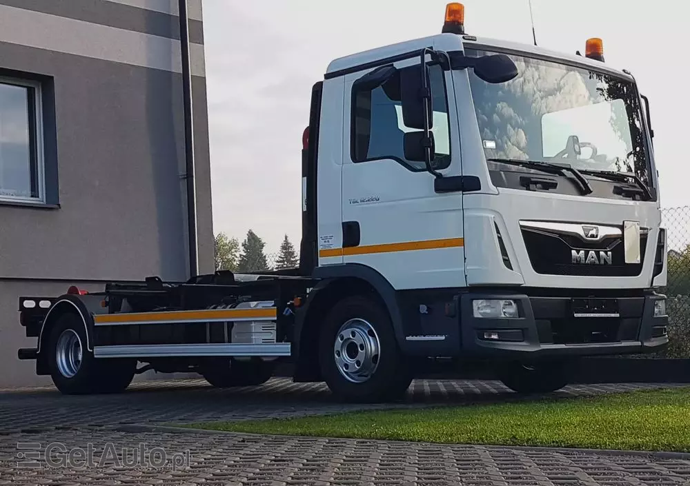MAN TGL 12.220 HAKOWIEC 4x2 KLIMA 