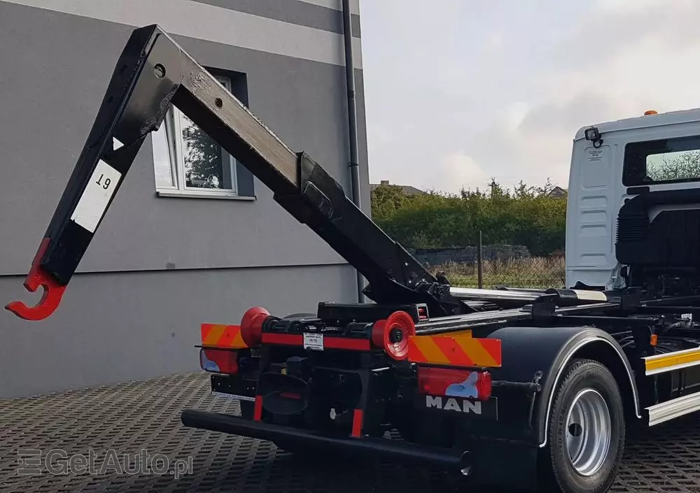 MAN TGL 12.220 HAKOWIEC 4x2 KLIMA 
