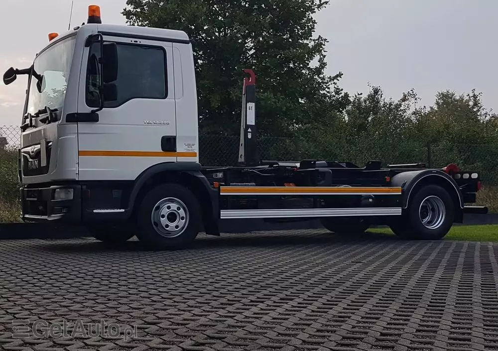 MAN TGL 12.220 HAKOWIEC 4x2 KLIMA 