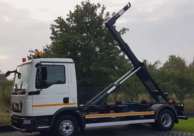 MAN TGL 12.220 HAKOWIEC 4x2 KLIMA 