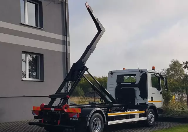 MAN TGL 12.220 HAKOWIEC 4x2 KLIMA 