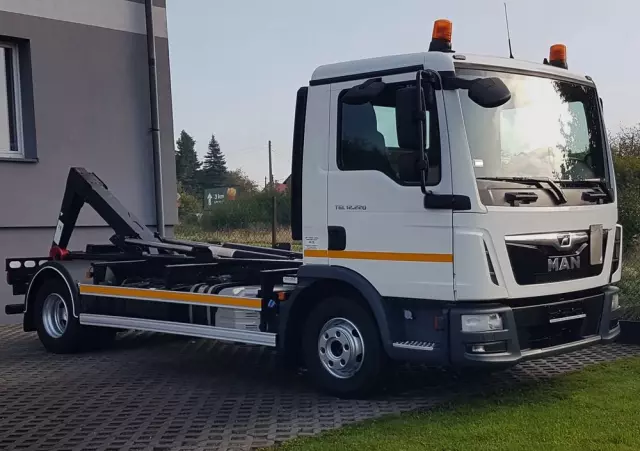 MAN TGL 12.220 HAKOWIEC 4x2 KLIMA 