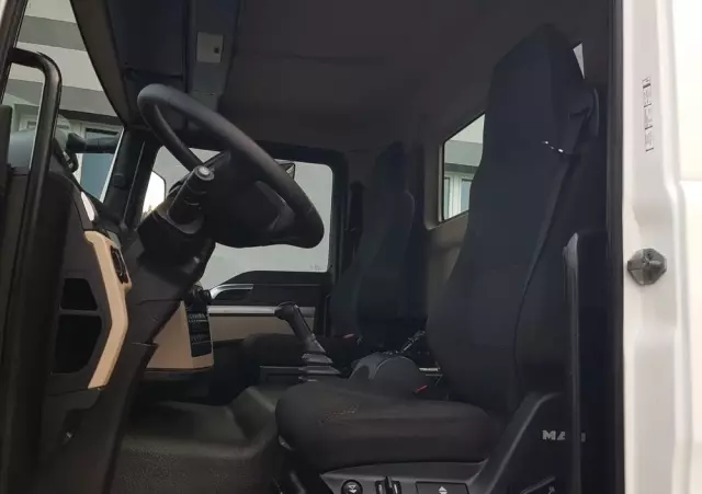 MAN TGL 12.220 HAKOWIEC 4x2 KLIMA 