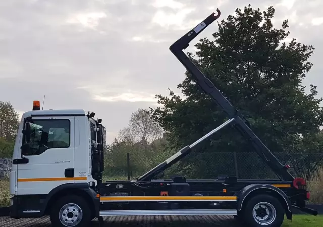 MAN TGL 12.220 HAKOWIEC 4x2 KLIMA 