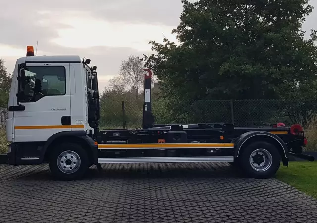 MAN TGL 12.220 HAKOWIEC 4x2 KLIMA 