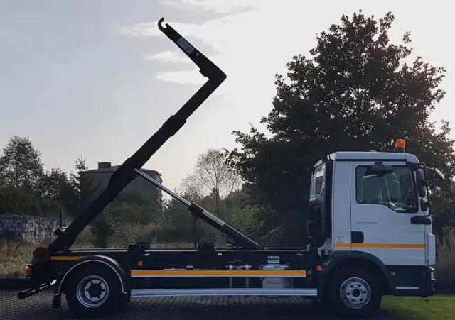 MAN TGL 12.220 HAKOWIEC 4x2 KLIMA 