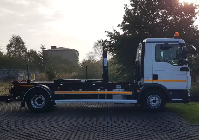 MAN TGL 12.220 HAKOWIEC 4x2 KLIMA 