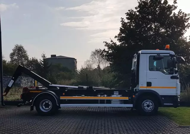 MAN TGL 12.220 HAKOWIEC 4x2 KLIMA 