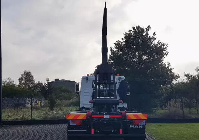 MAN TGL 12.220 HAKOWIEC 4x2 KLIMA 