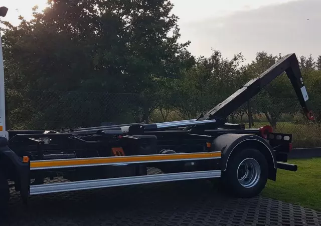 MAN TGL 12.220 HAKOWIEC 4x2 KLIMA 