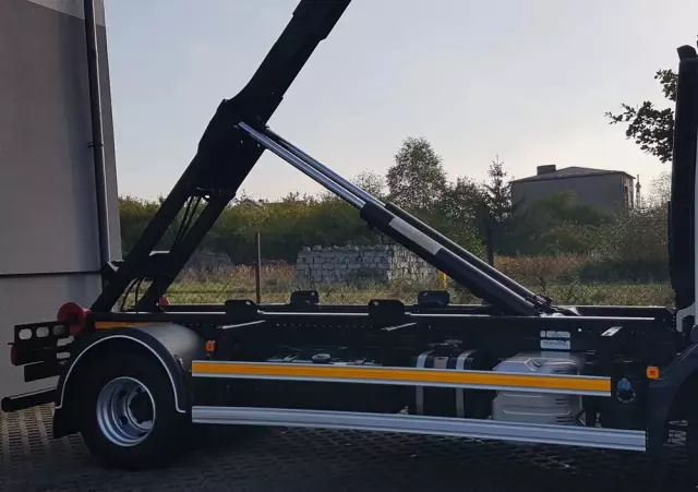 MAN TGL 12.220 HAKOWIEC 4x2 KLIMA 