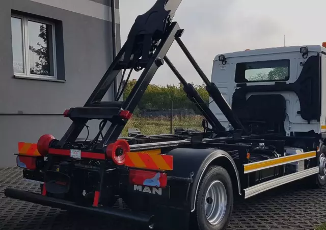 MAN TGL 12.220 HAKOWIEC 4x2 KLIMA 