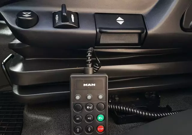 MAN TGL 12.220 HAKOWIEC 4x2 KLIMA 