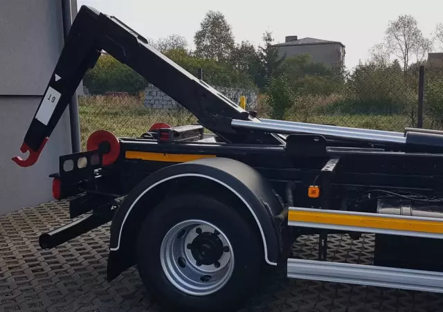 MAN TGL 12.220 HAKOWIEC 4x2 KLIMA 