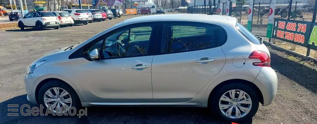 PEUGEOT 208 