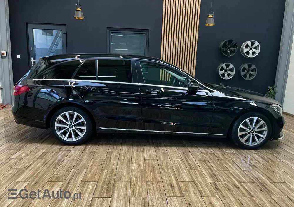 MERCEDES-BENZ Klasa C 200 9G-TRONIC