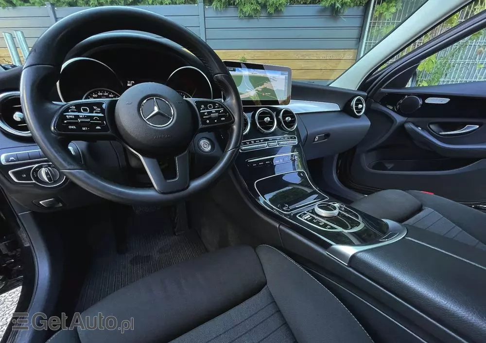 MERCEDES-BENZ Klasa C 200 9G-TRONIC