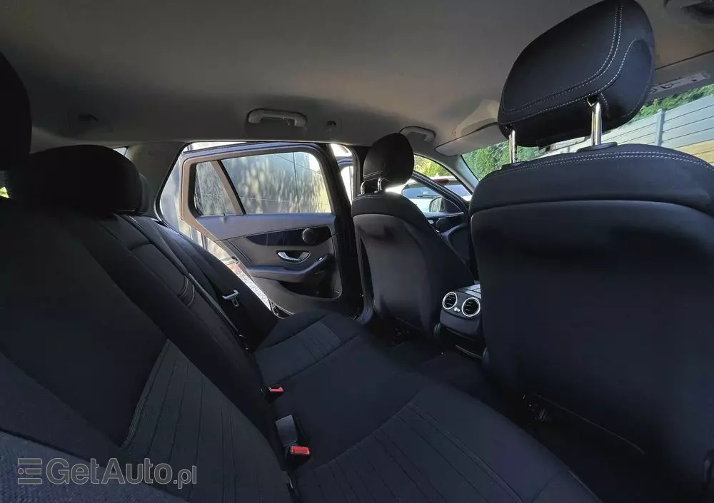 MERCEDES-BENZ Klasa C 200 9G-TRONIC
