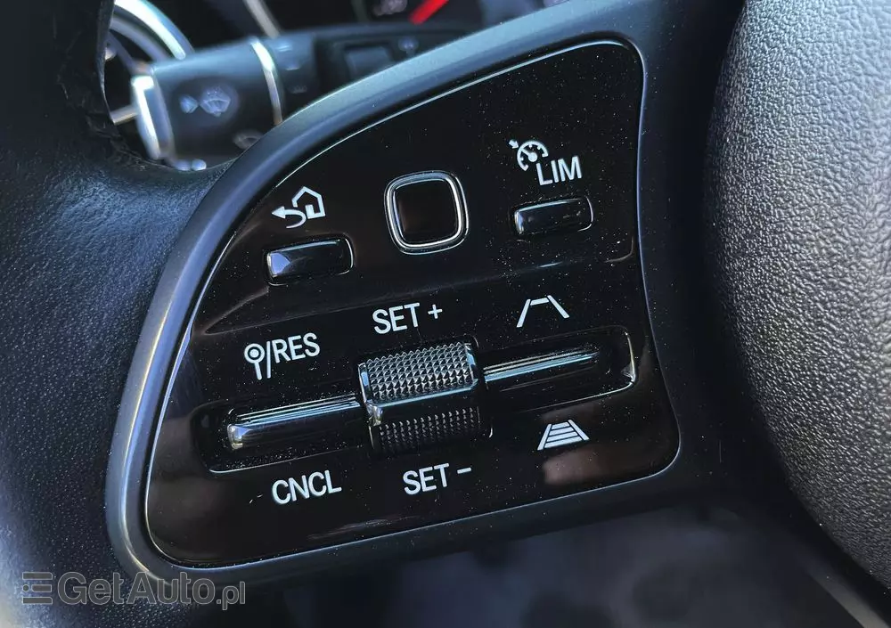 MERCEDES-BENZ Klasa C 200 9G-TRONIC