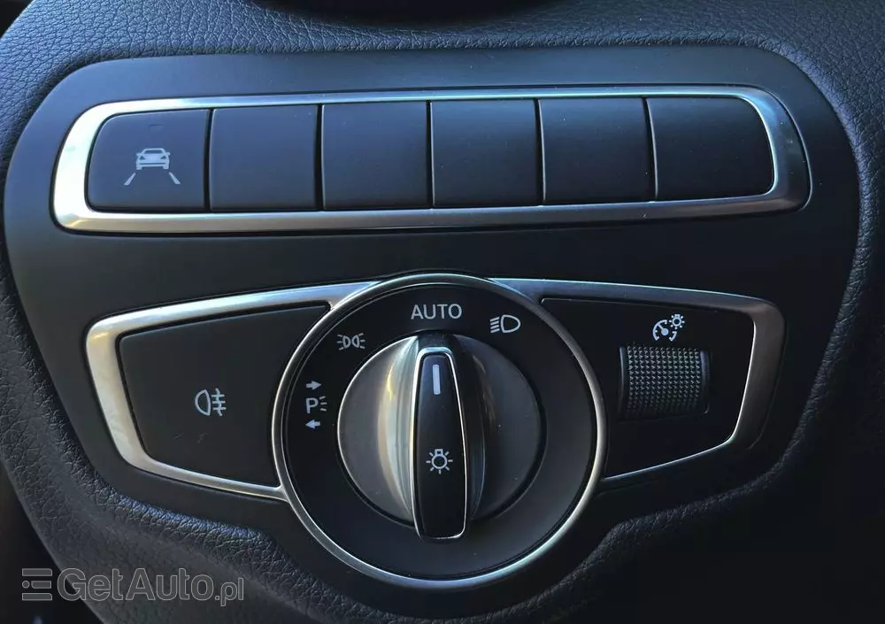 MERCEDES-BENZ Klasa C 200 9G-TRONIC