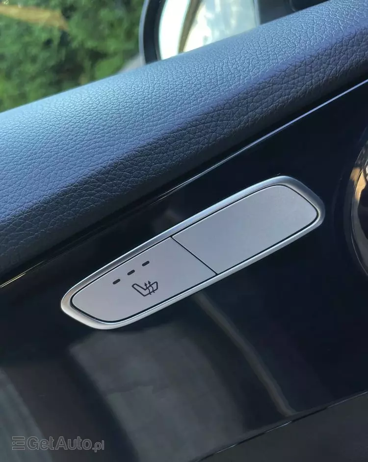 MERCEDES-BENZ Klasa C 200 9G-TRONIC