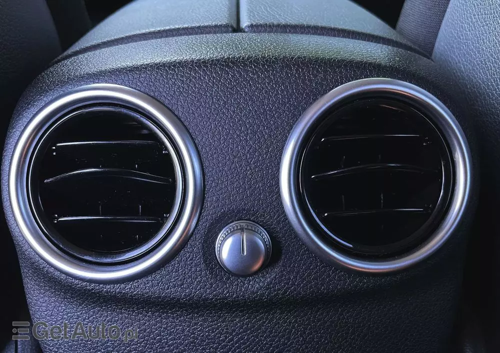 MERCEDES-BENZ Klasa C 200 9G-TRONIC