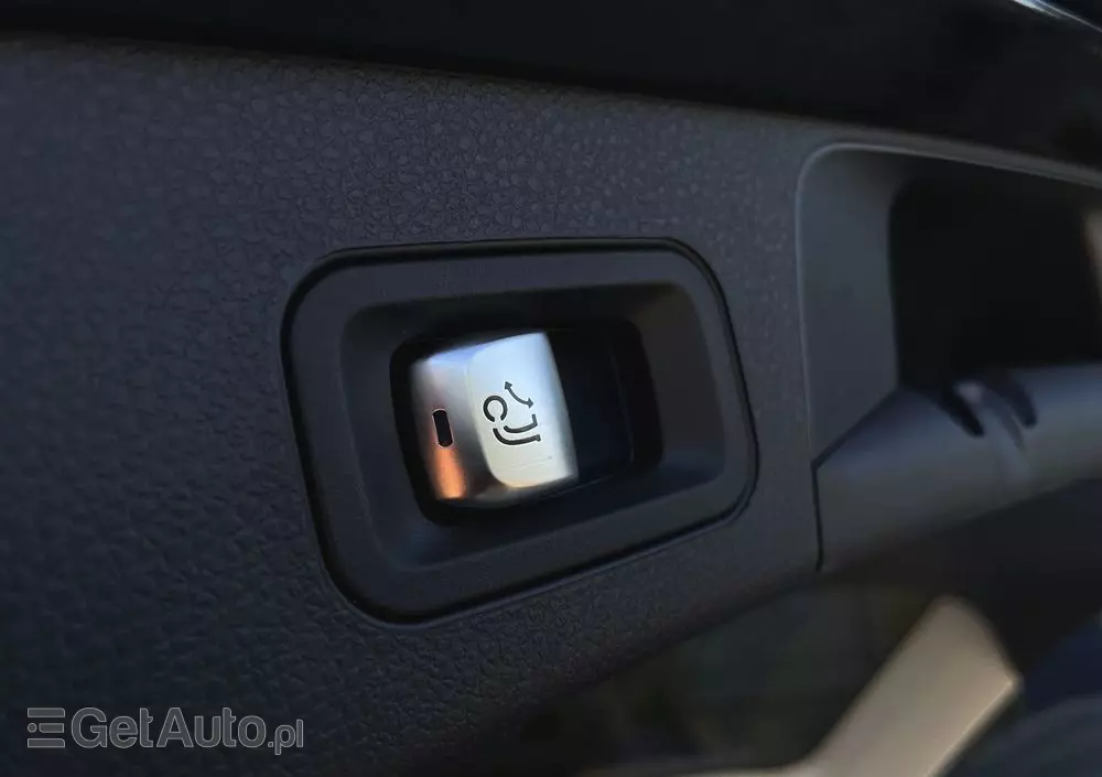 MERCEDES-BENZ Klasa C 200 9G-TRONIC