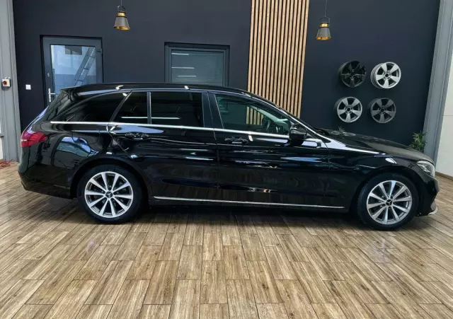 MERCEDES-BENZ Klasa C 200 9G-TRONIC