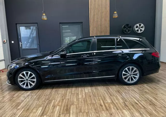 MERCEDES-BENZ Klasa C 200 9G-TRONIC